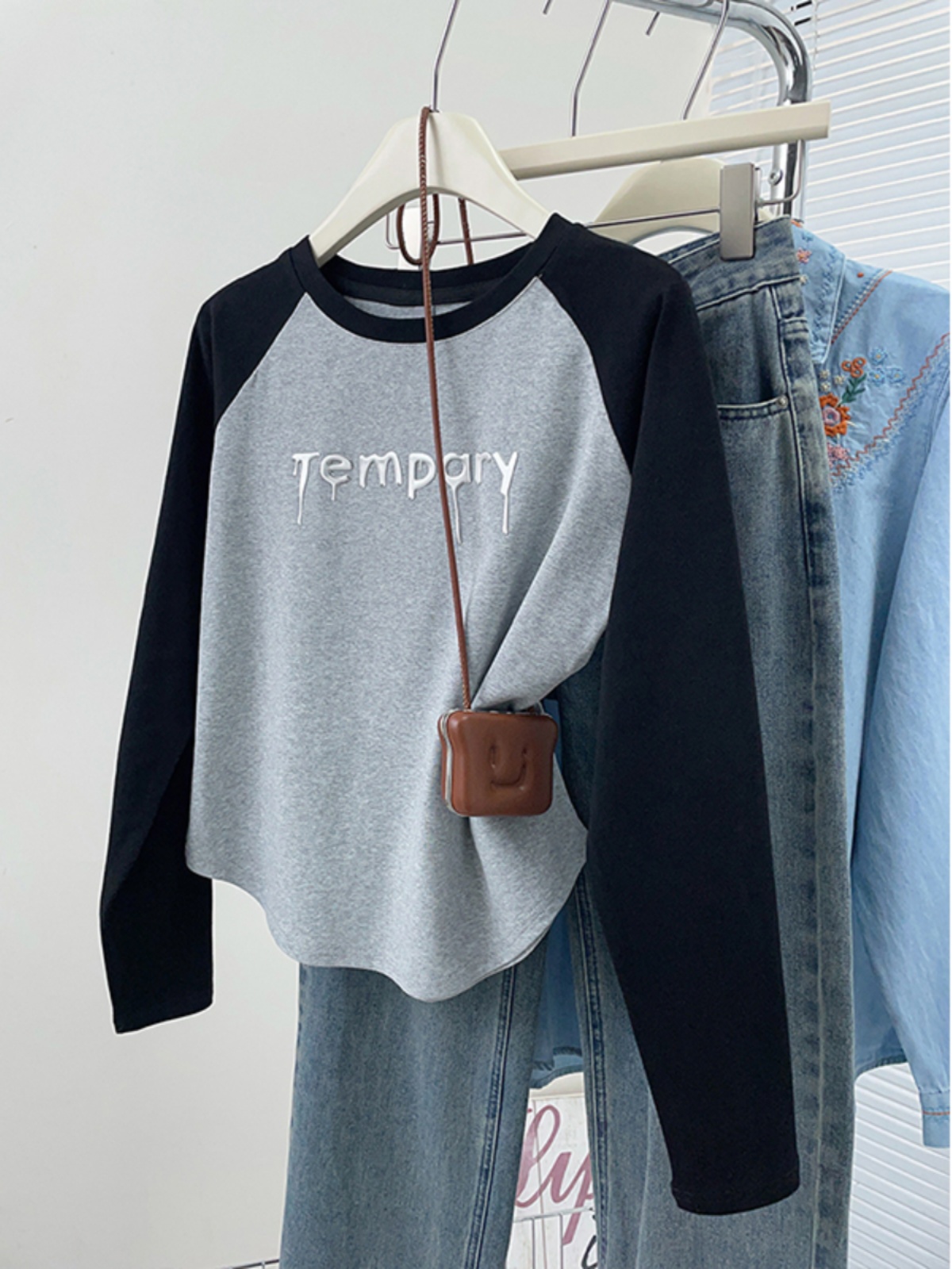 2025 New Arrival Spring & Fall Raglan Sleeve T-Shirt Female Stylish Niche Style Long Sleeves Inner Bottoming Shirt Short Embroidery Tops