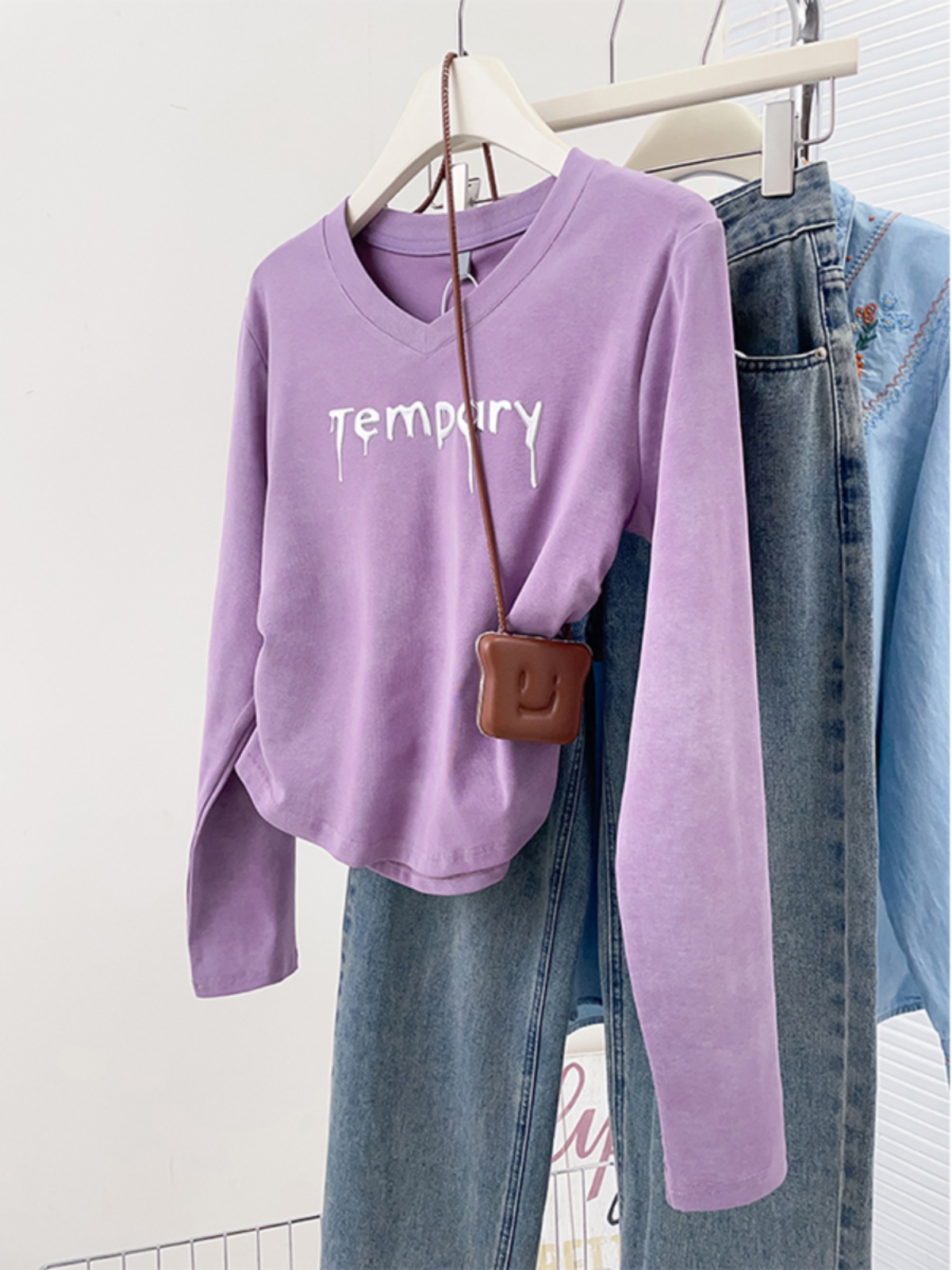 American V Neck Slim Fit Long-Sleeved T-shirt Women's 2025 New Arrival Plus Size Plus Size Ladies Stylish Niche Style Embroider Tops Bottoming Shirt