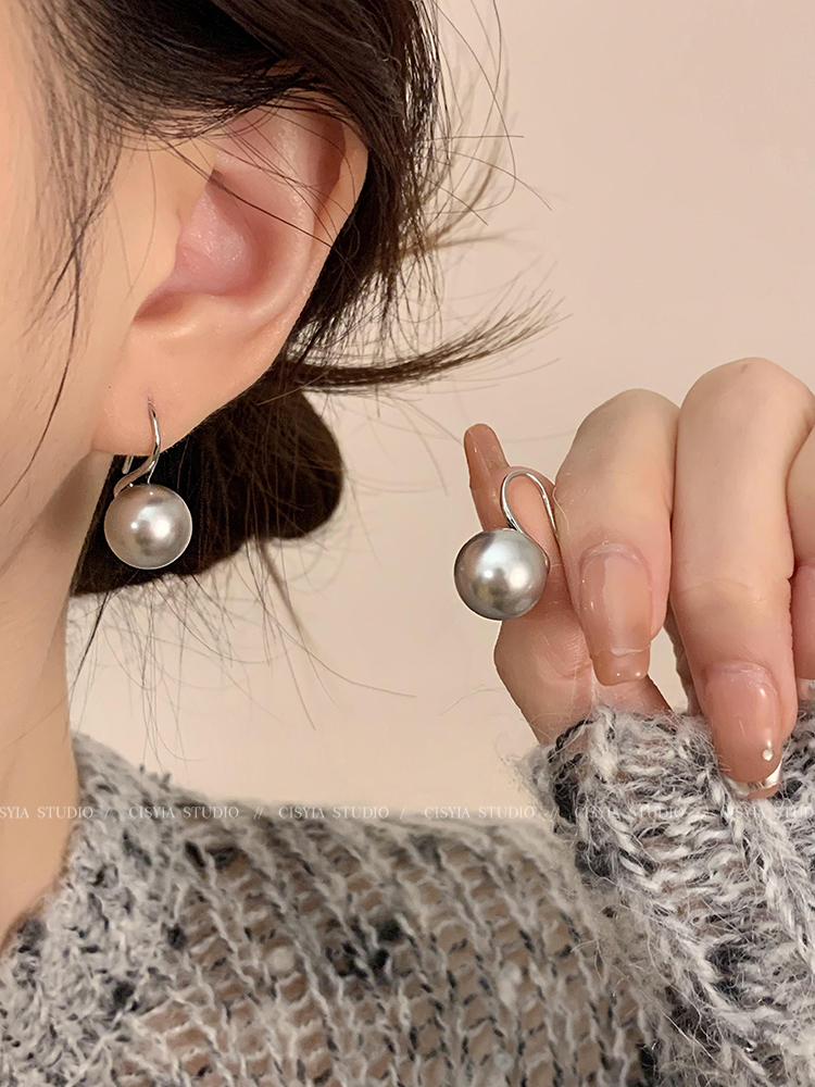 Women's Autumn and Winter Minimalist Internet Hot Pearl Stud Earrings