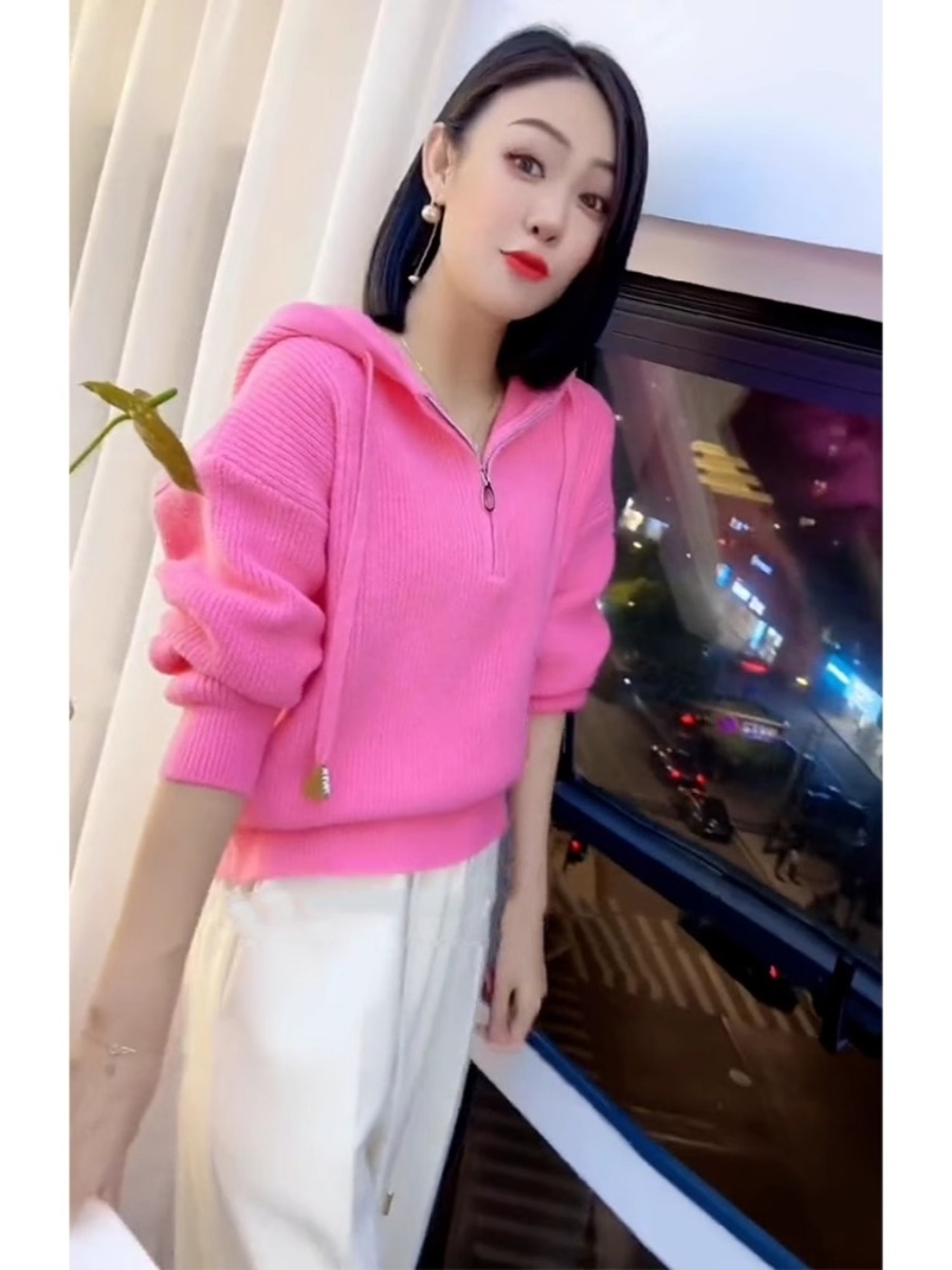 2025 Early Spring Classic Style Loose and Lazy Style Soft Glutinous Milk Fufu Rose Red Hooded Sweater Knitwear Tops Female