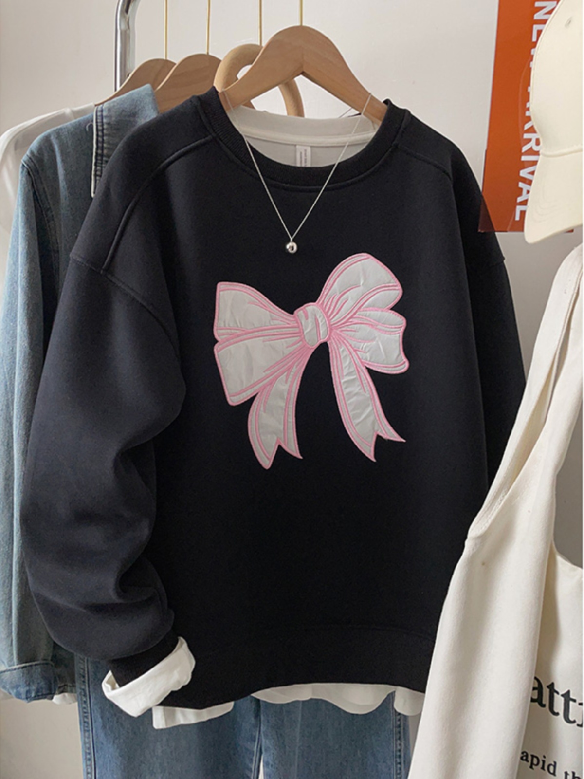 American Retro Bows Embroidered Crew Neck Sweatshirt Female Fall and Winter 2025 New Arrival Oversize Velvet Padded plus Size Outwear