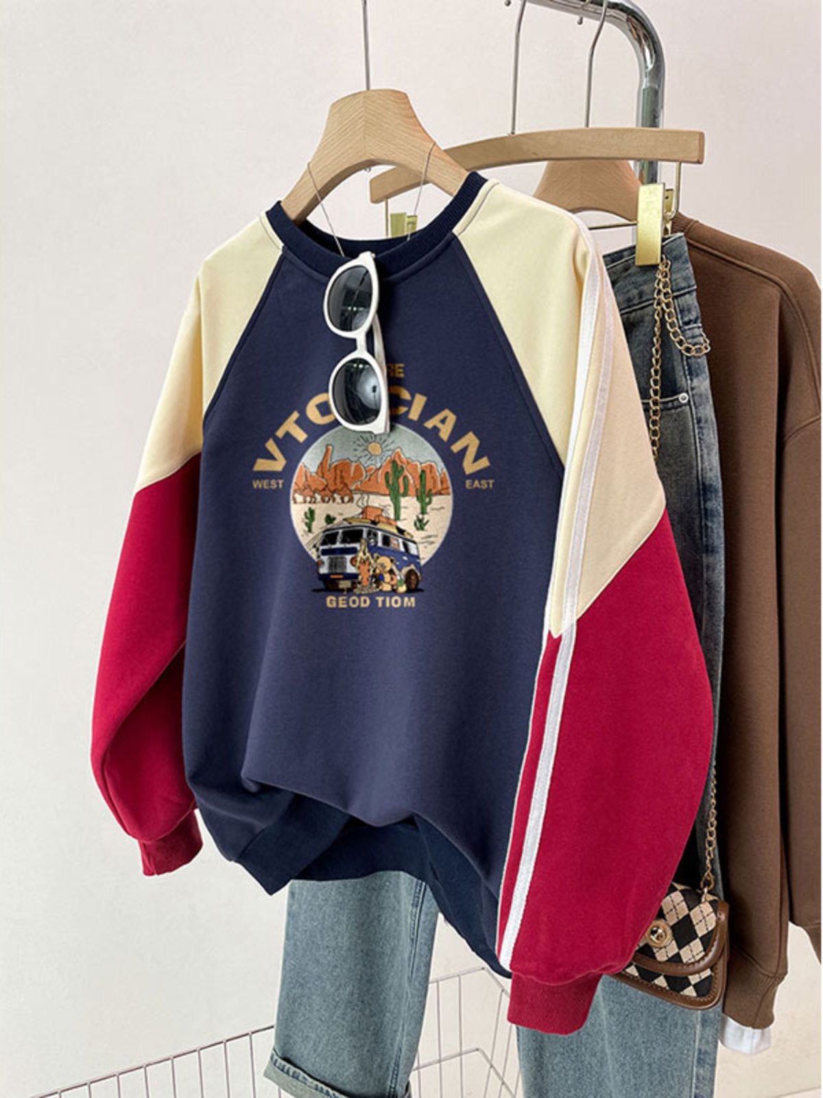 Plus Size American Retro Sweatshirt Outwear Women's Fall and Winter Fleece-lined European Goods 2025 New Arrival Best Selling Loose Raglan Clothes
