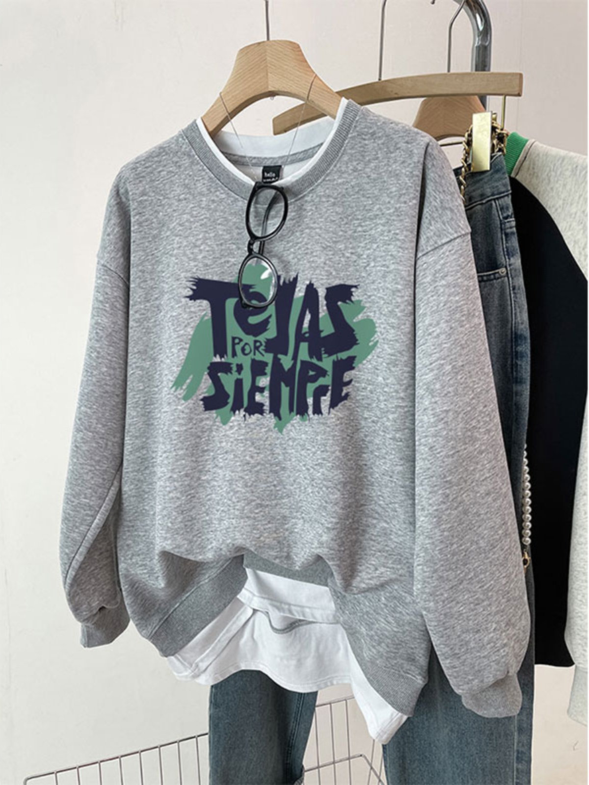 2025 Autumn and Winter New round Neck Sweatshirt Women's Plus Size Plus Size Ladies Fleece-lined Thickened Oversize Fake Two-Piece Top Clothes