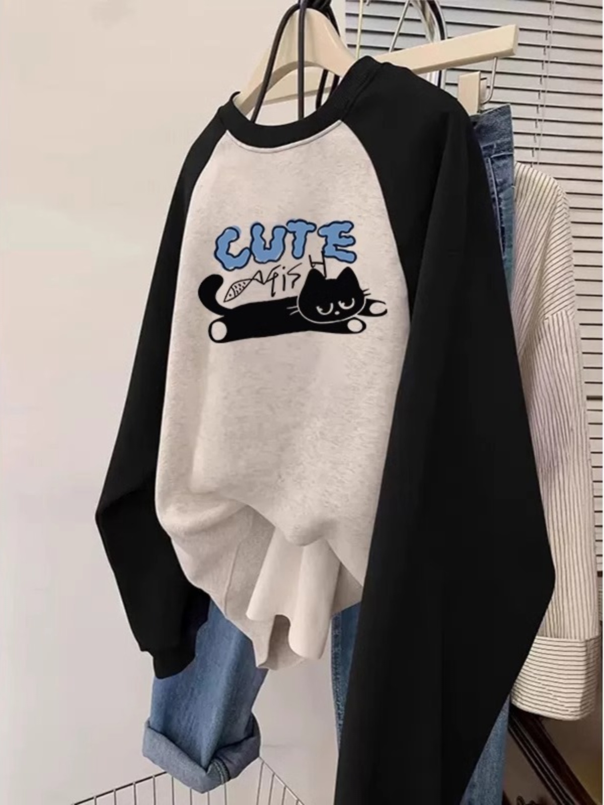 Plus Size Women's Clothing Plus Size Ladies Fall and Winter Fleece-lined Thick round Neck Sweatshirt Female Oversize Loose Design Niche Style Outwear