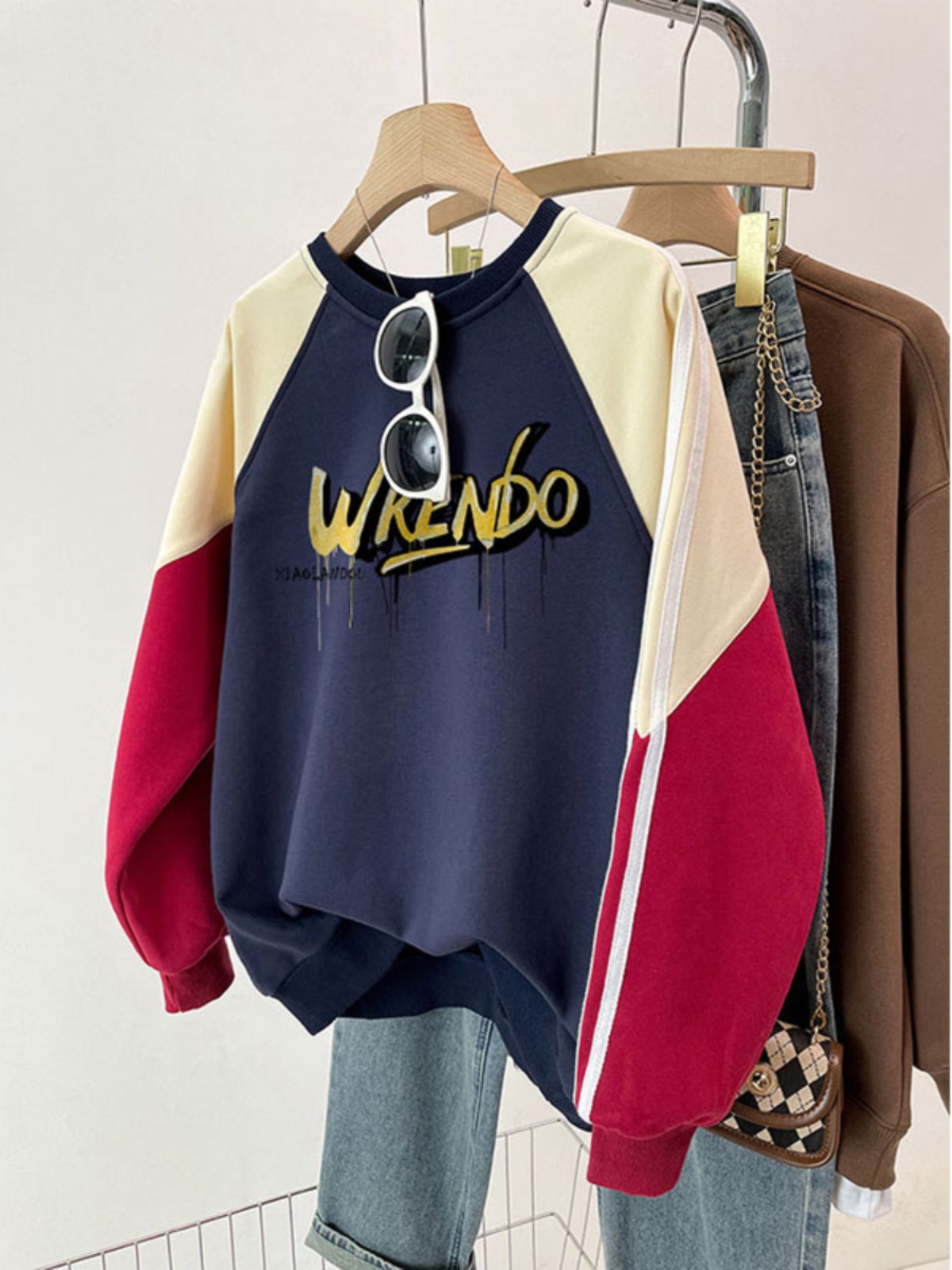 Color Contrast Patchwork Plus Size round Neck Autumn and Winter Fleece Sweater Female 100.00kg Plus Size Ladies Slim Looking Tummy Hiding Loose Niche Style Outwear