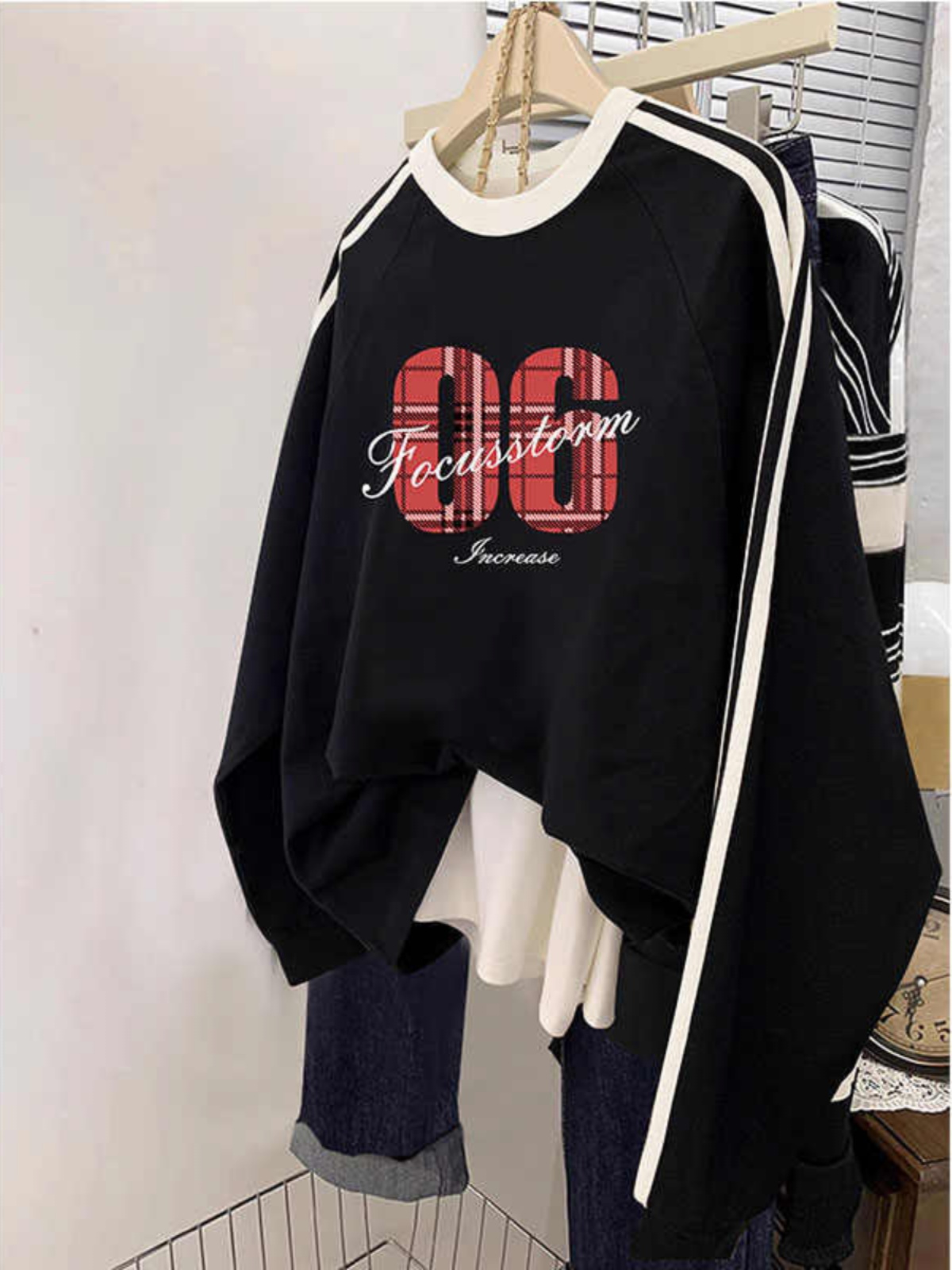 Hong Kong Style Retro College Style Pullover Sweatshirt Female Plus Size 2025 Fall and Winter New Arrival Black Fleece Thick Coat Top