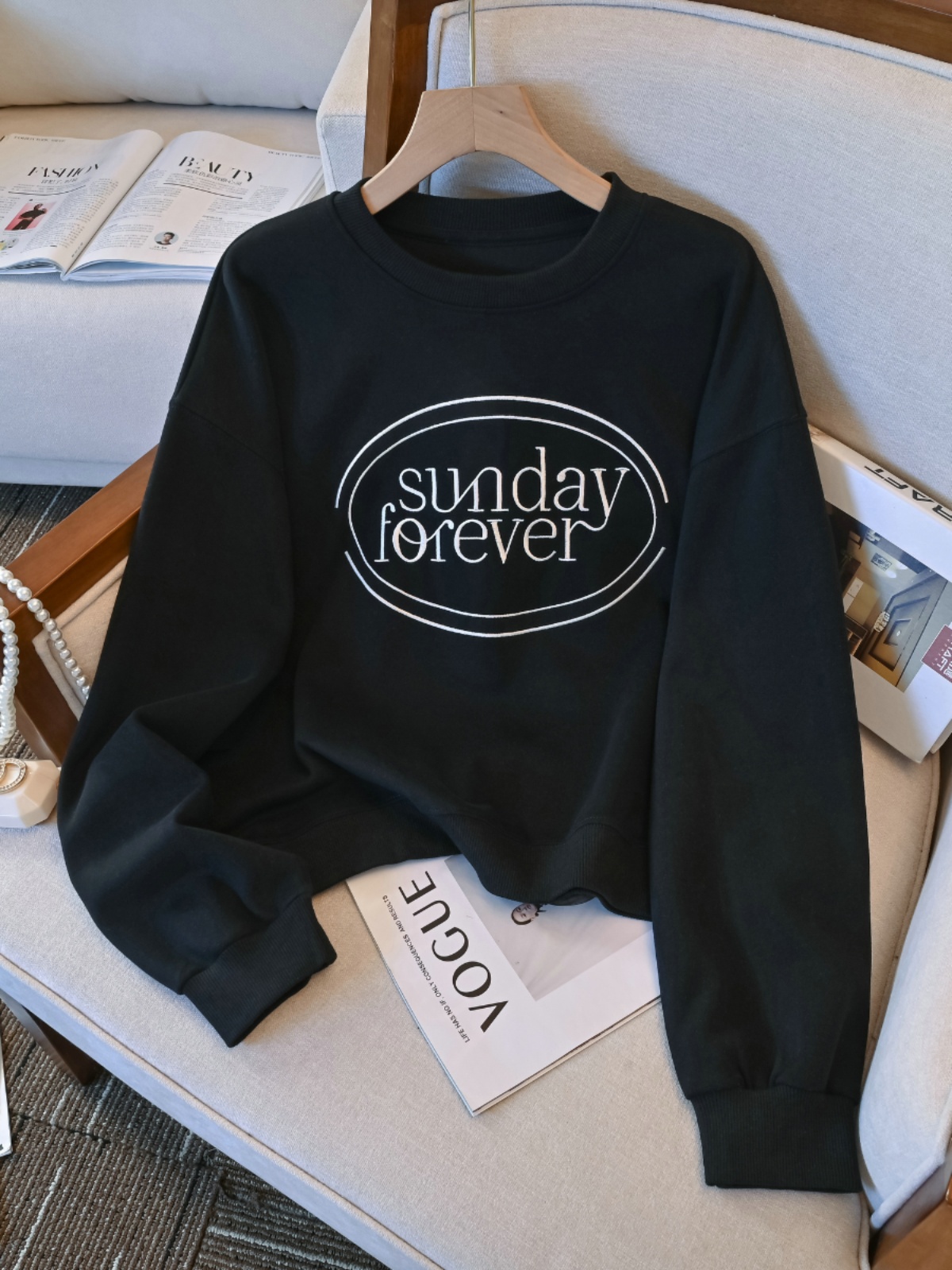 Chubby Girl Loose Slimming Round Neck Hoodie: Black Letter Embroidery Trendy Casual Pullover