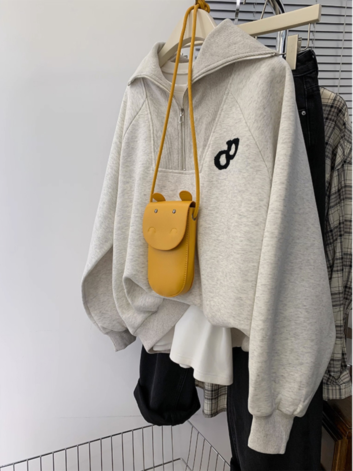 Half Zipper Retro Plus Size Loose Long Sleeve Sweatershirt Female Plus Size Ladies Flab Hiding Slimming Embroidered Fall and Winter 2025 New Arrival Best Selling