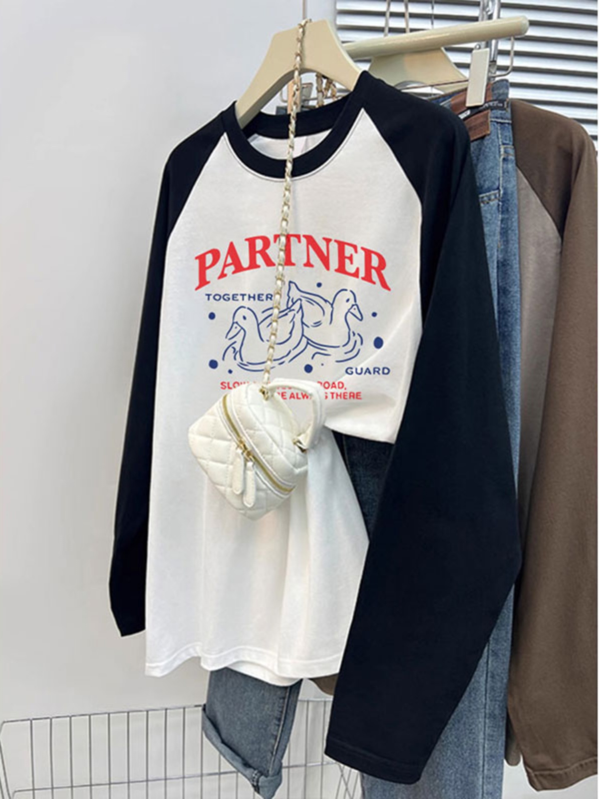 Plus Size 100.00kg Plus Size Ladies Color Contrast Long Sleeve T-shirt Female Fall and Winter 2025 New Arrival Best Selling Loose Inner Bottoming Shirt Tops