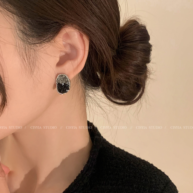 Accessible Luxury Unique Black Best Selling Niche Temperament Female Stud Earrings
