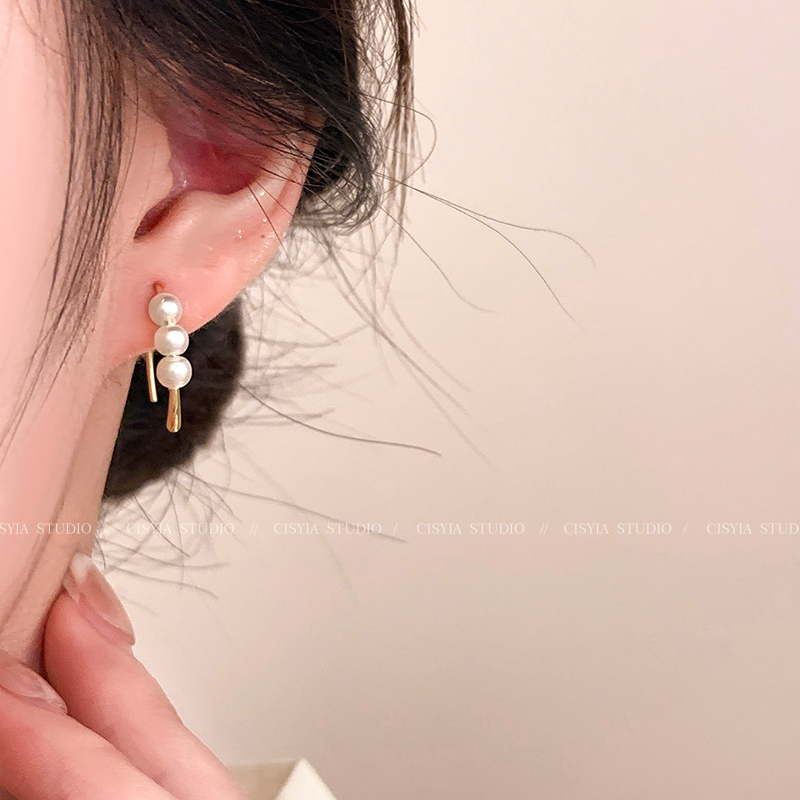 Gold Pearl Stud Earrings for Women 2025 New Arrival Spring Temperament Entry Lux Fancy Special-Interest Design Unique Eardrops Earrings