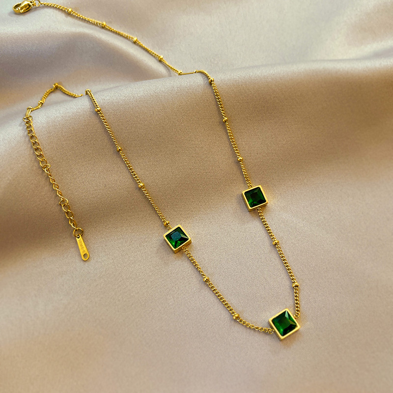 Niche Style Emerald Female Titanium Steel Unique Clavicle Chain Zircon