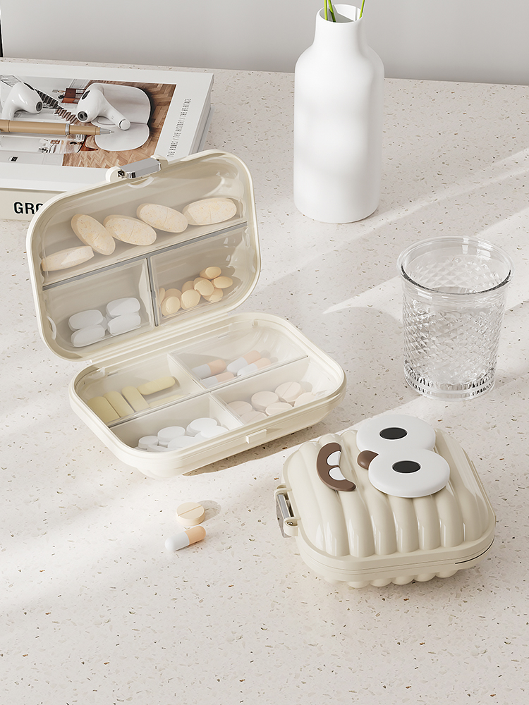 Pill Box Seven Days a Week Mini Compartment Portable Portable Sealed Three Meals a Day Medicine Pill Divided Storage Box