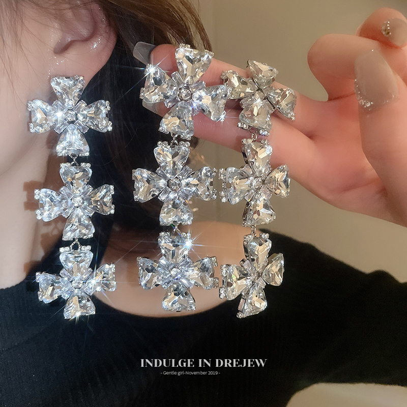 Fashion Exaggerated Rhinestone Four-Leaf Flower Tassel Earrings Accessible Luxury Fancy Dignified Ear Clips No Pierced Female New Earrings