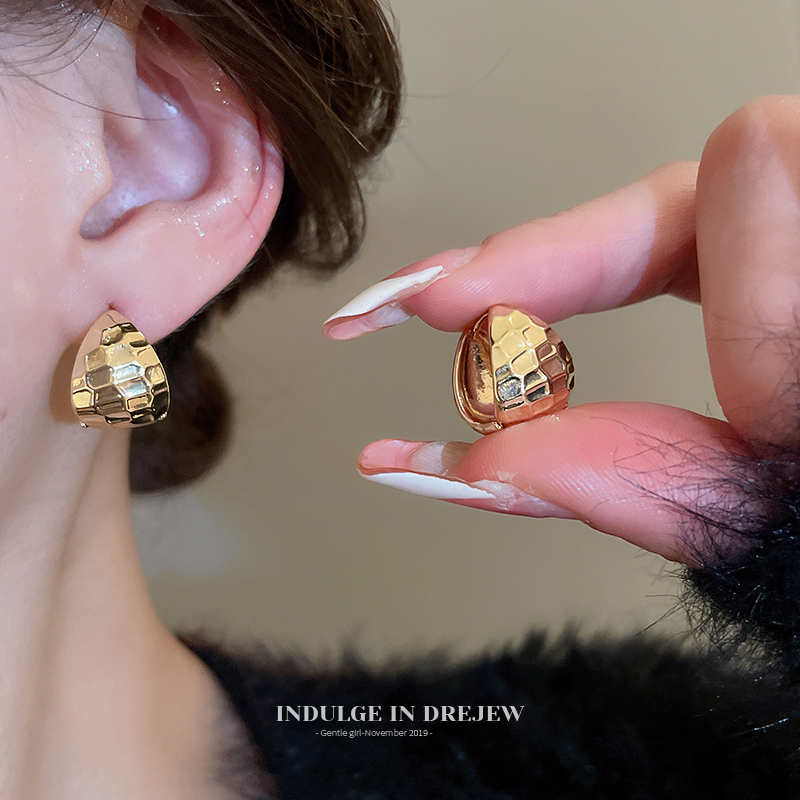 French Gold U-Shaped Earrings 2025 New Arrival Best Selling Fancy Beautiful Earrings Niche Style Unique Graceful Earrings Women