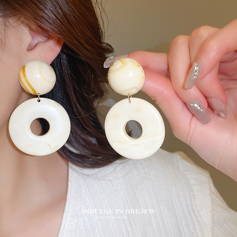 Exaggerated Big Ring Ear Studs Accessible Luxury Fancy Elegant Generous Earrings 2025 New Arrival Best Selling Hong Kong Style Retro Earrings