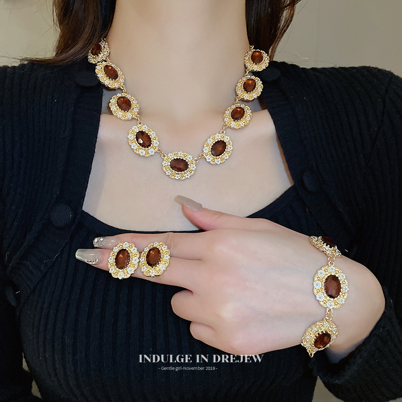 Fashion Exaggerated round Necklace Fancy Light Luxury Minority Necklace Choker Female New Arrival Elegant Collarbone Accessories