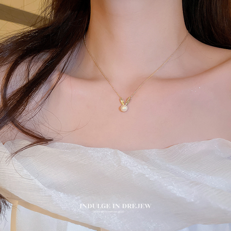 Gold Baroque Pearl Rabbit Necklace 2025 New Style Collarbone Necklace Fancy Temperamental Minority Necklace Accessories Women