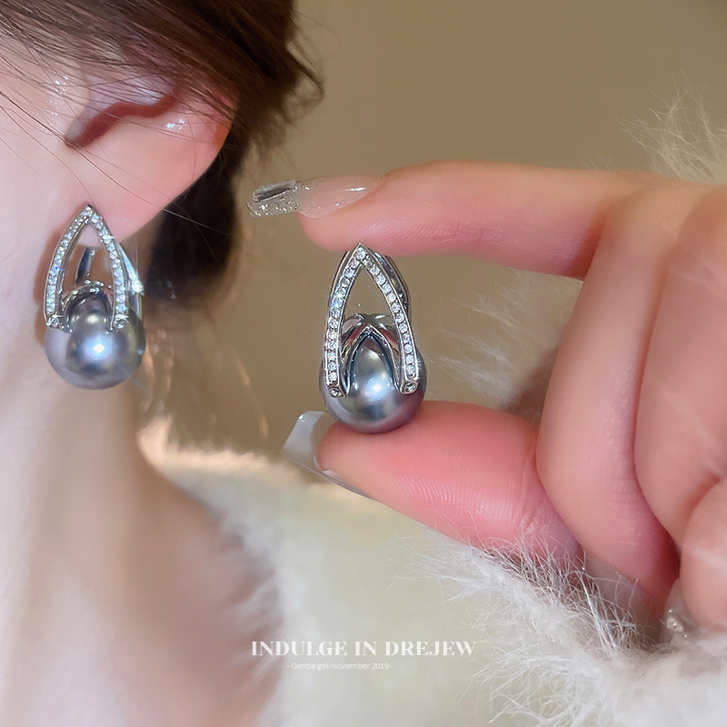 Серебряные серьги-клипсы с треугольным шариком и жемчугом, новинка 2025 года, самые продаваемые модные серьги, нишевый дизайн, женские серьги