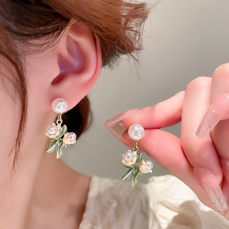 Drejew Small Delicate Earrings Women's Accessible Luxury Fancy Pearl Stud Earrings Niche Design Flower Leaf Earrings