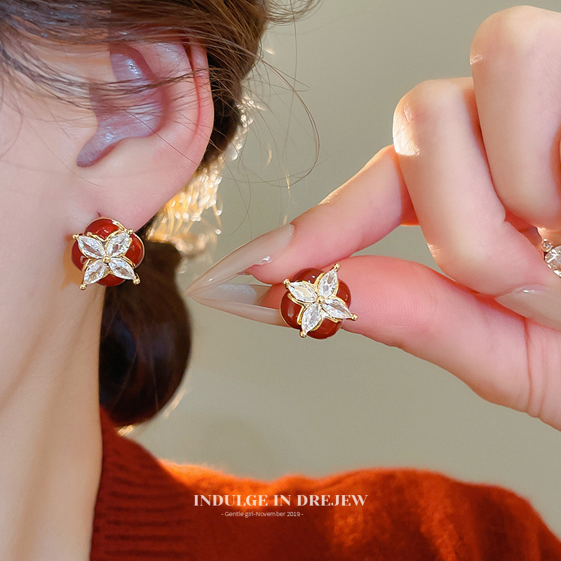 Red Flower Stud Earrings for Women Niche Design Delicate Earrings 2025 New Arrival Best Selling Fancy Petite Earrings Women