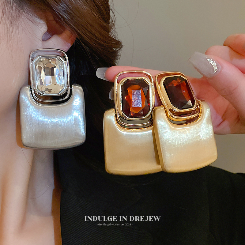 Fashion Exaggerated Frosted Stud Earrings Accessible Luxury Fancy Elegant Generous Earrings Frosty Style Earrings Female 2025 New Arrival