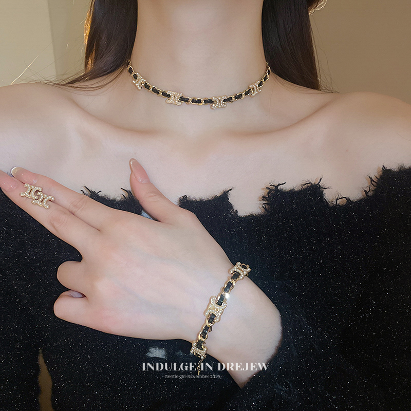 Black Gold Woven Leather Pearl Necklace for Women 2025 New Arrival Light Luxury Minority Clavicle Chain Retro Temperament Necklace