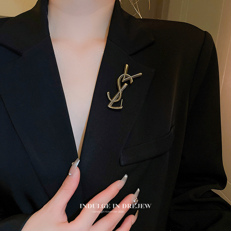Brooch Stylish Niche Style High-End Female Corsage Poplar Forest Small Pin Luxury Elegant Summer Sweater Businese Suit Accessories