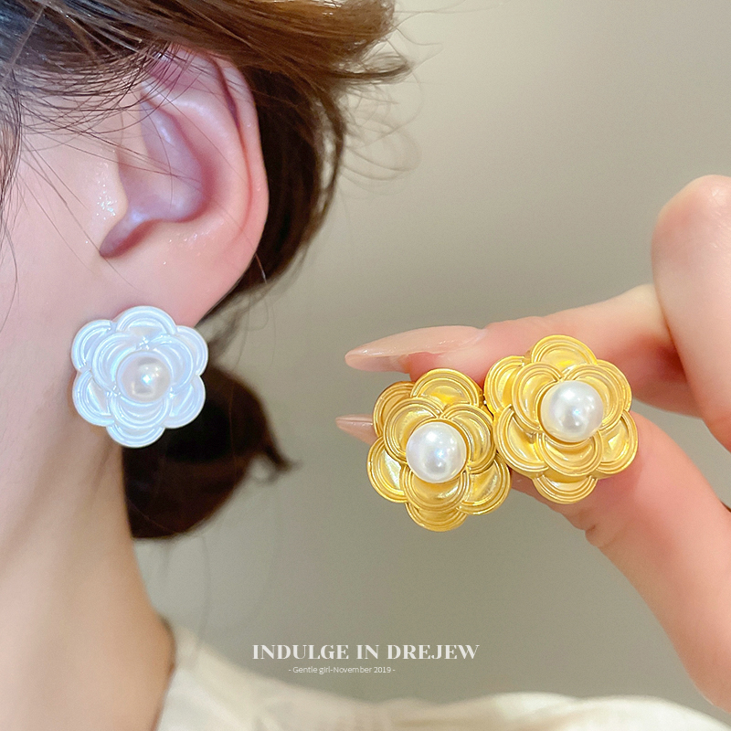 Retro Chinese Style Multi-Layer Camellia Petal Pearl Stud Earrings Accessible Luxury Fancy Elegant Earrings 2025 New Earrings