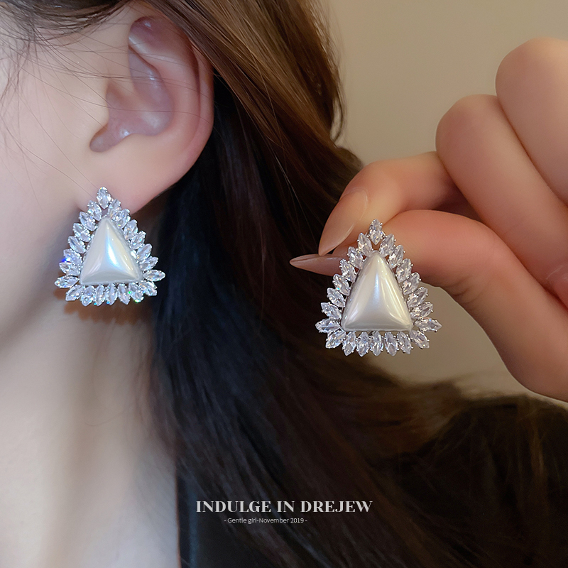 Retro Style Zircon Triangle Pearl Stud Earrings Accessible Luxury Fancy Elegant Generous Earrings New Arrival Exquisite Exaggerated Earrings
