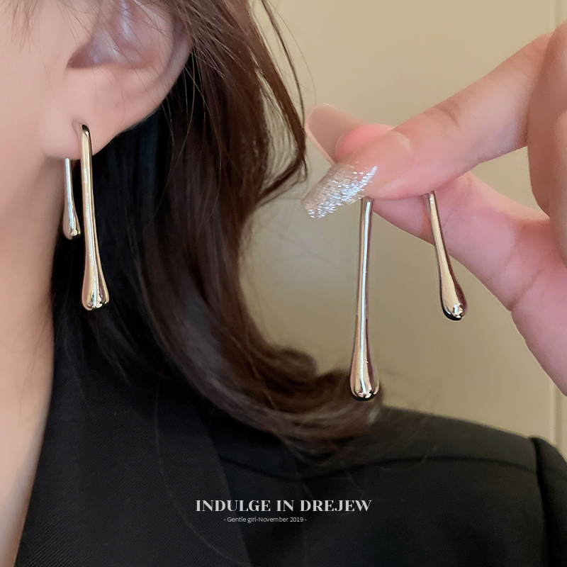 Metallic Unique Geometric Earrings 2025 New Arrival Best Selling Fashion Wind Elegant Stud Earrings for Women Niche Style Design Earrings