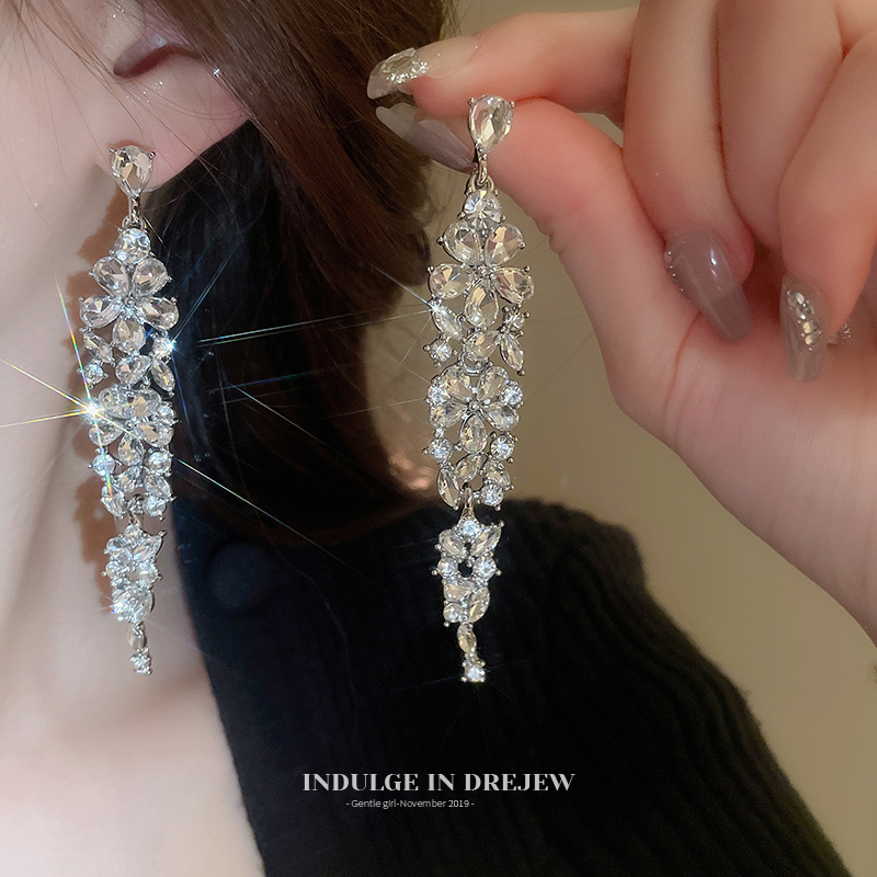 Silver Flower Tassel Earrings for Women Accessible Luxury Fancy Elegant Earrings Wedding Dress Face Slimming Exaggerated Earrings