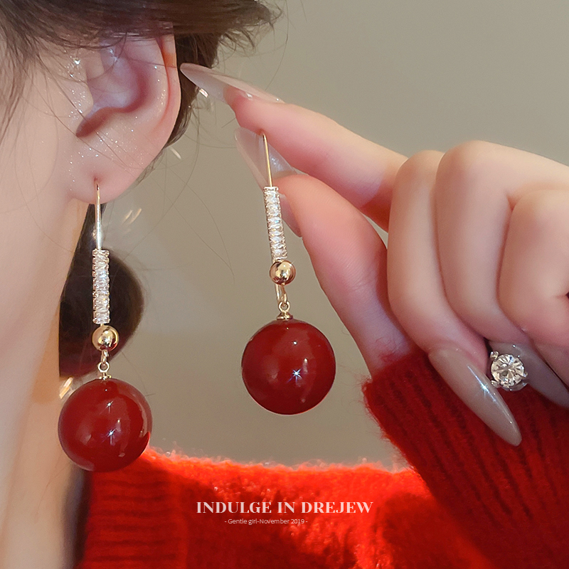 Retro Red Pearl Stud Earrings Accessible Luxury Fancy Earrings Niche Design Fashion Elegant Eardrops Female New Arrival