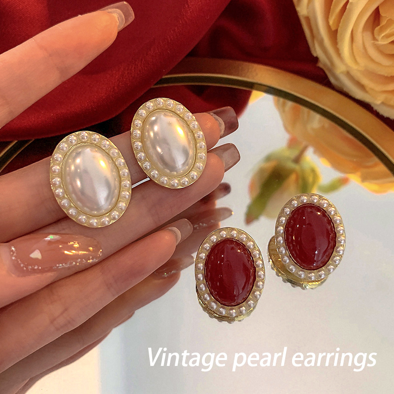 Baroque Pearl Stud Earrings French Style Retro Red Earrings 2023 New Arrival Trendy Elegant Socialite round Face Earrings