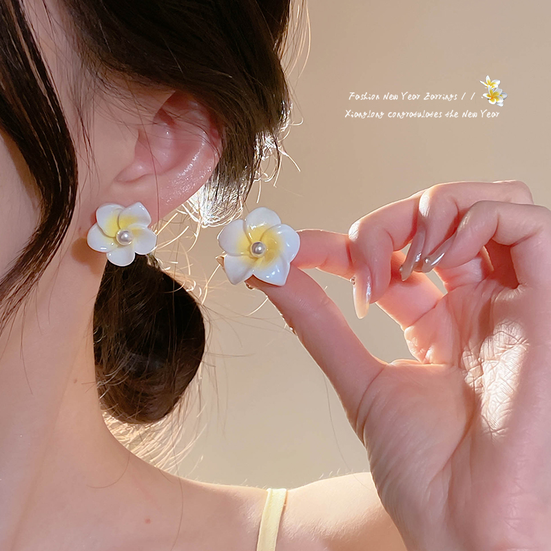 Yellow Egg Flower Pearl Stud Earrings Female 2024 New Arrival Best Selling Fancy Niche Style Design Sense Earrings Earrings Summer