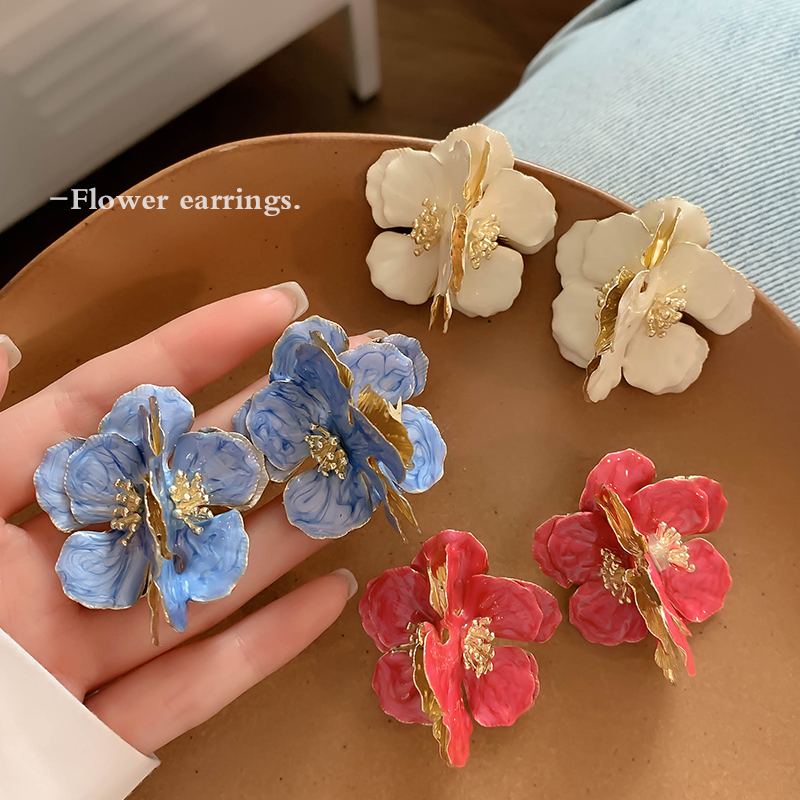 French Style Retro Three-Dimensional Flower Earrings for Women 2024 New Arrival Niche Style Design Sense Earrings Accessible Luxury Exaggerating Eardrops Earrings