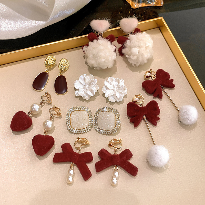 Red Hong Kong Style Ear Clip Women's Non-Pierced Autumn Winter Retro Fur Ball Earrings 2023 New Arrival Niche Style Design Earrings