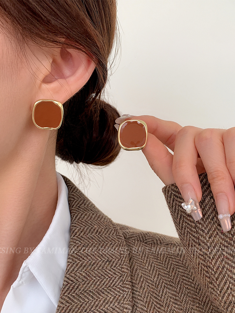 Fall and Winter Maillard Stud Earrings New Arrival 2023 Best Selling Retro Hong Kong Style Temperamental Minority Fancy Earrings Earrings for Women