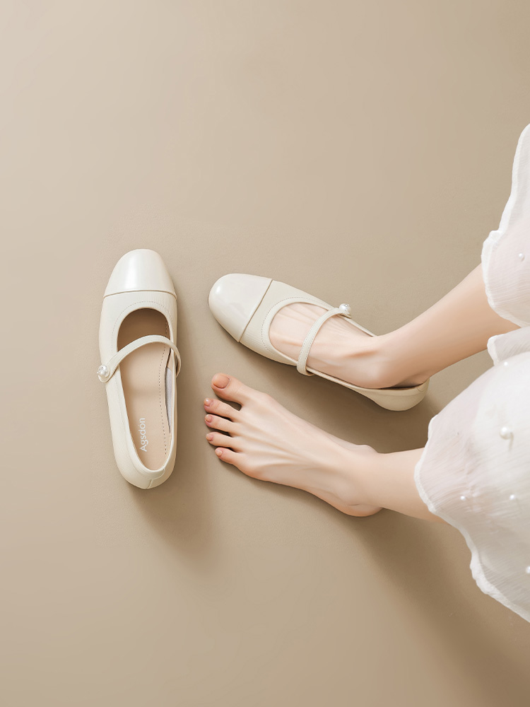 White Flat Bottom Flats Women 2025 New Arrival Spring French Shallow Mouth Mary Jane Shoes Work Clothing Low Heel Leather Shoes