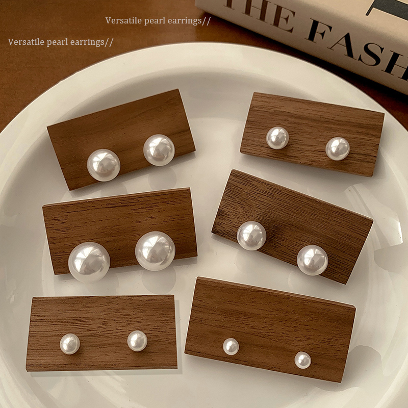 Niche Style Retro Women's Fancy Pearl Stud Earrings