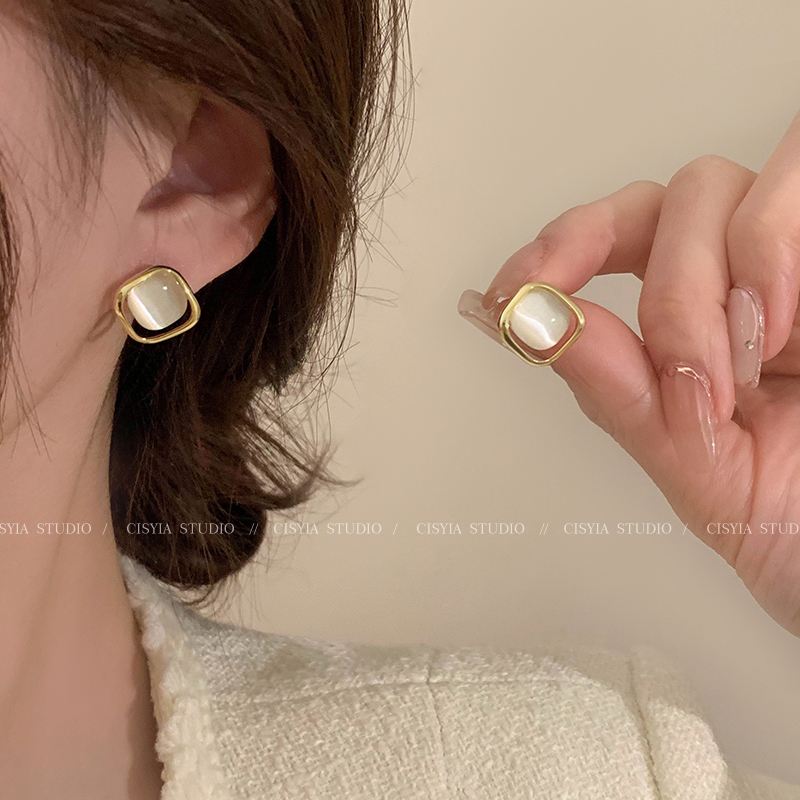Fancy Female Best Selling Elegant No Ear Piercing Required Opal