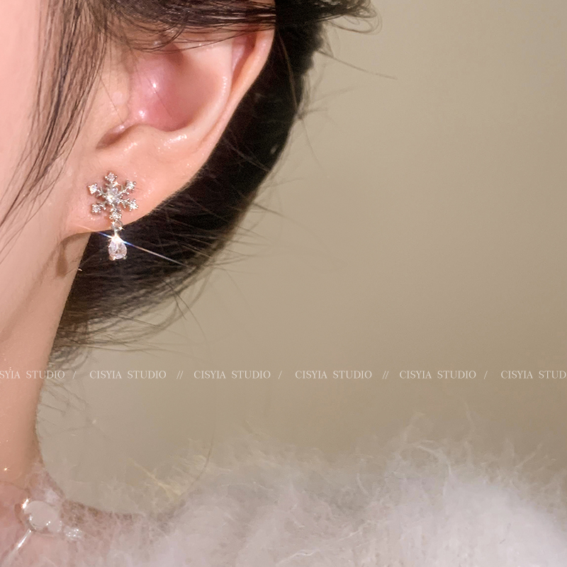Spring Atmosphere Snowflake Ear Stud Female Accessible Luxury Fancy Refined Grace Zircon Earrings Internet Celebrity Hot-Selling Earrings