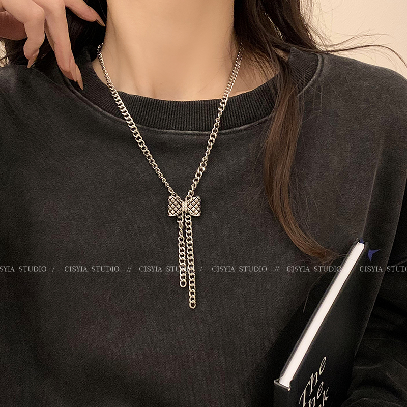 Vintage Sweater Chain Generous and Upscale Long Fancy Sweet Cool Bows Necklace 2025 New Arrival Best Selling Ornament