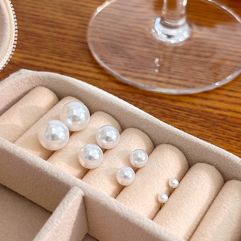 Large and Small Pearls Ear Studs 4 Pairs