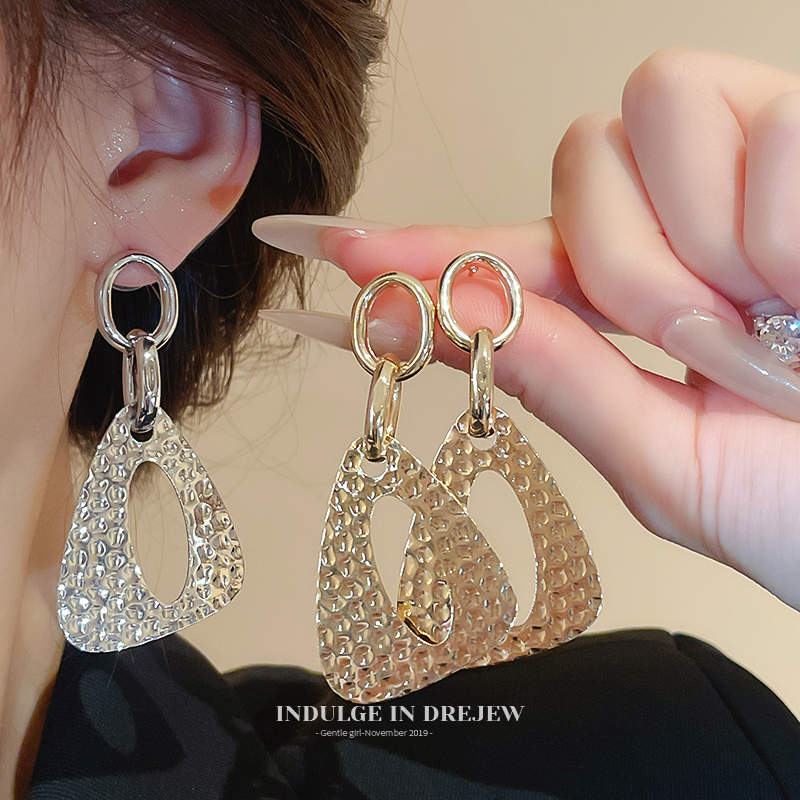 Fashion Exaggerated Asymmetrical Hollow Ear Stud Accessible Luxury Fancy Elegant Generous Earrings Metallic Earrings for Women New Arrival