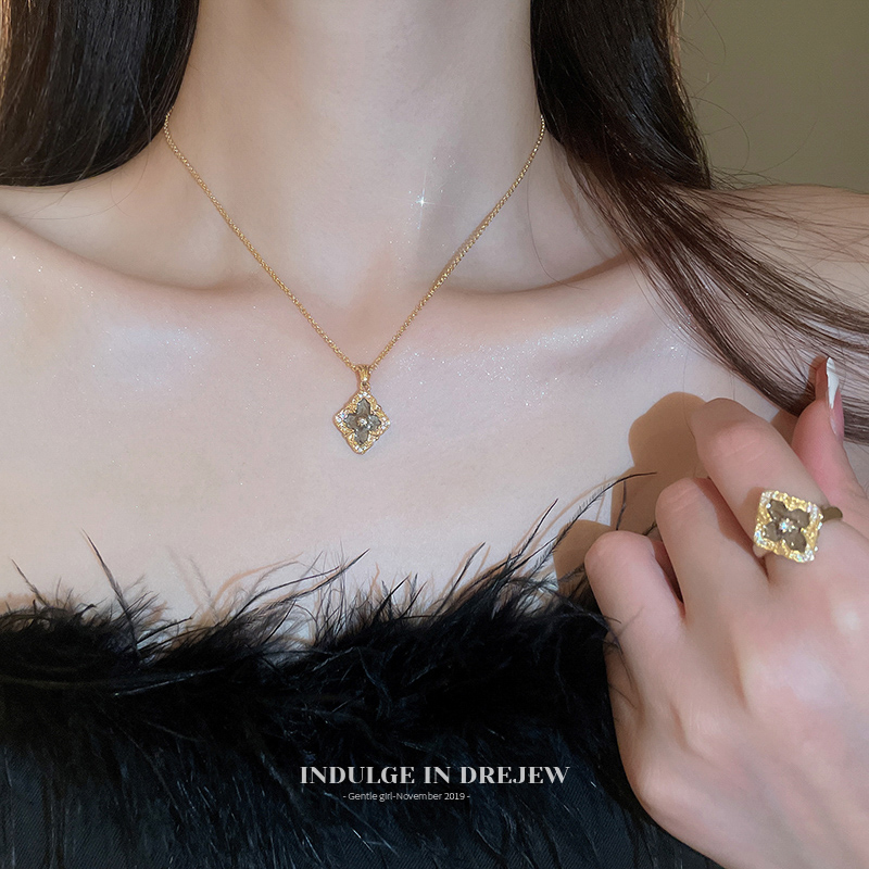 Diamond Flower Pattern Gold Necklace Women's 2025 New Arrival Necklace Accessible Luxury Sweater Chain Long Accessories Summer Ornament