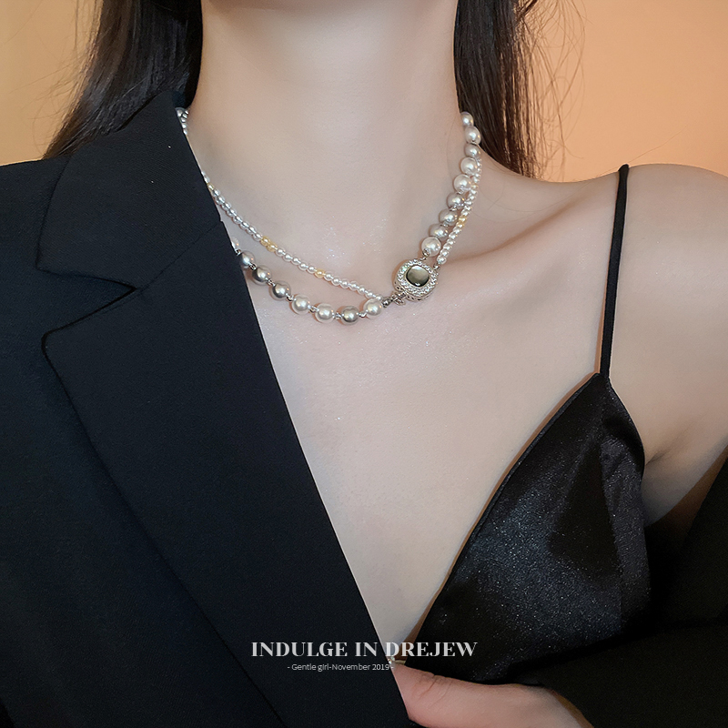 Women's Pearl Necklace 2025 New Arrival Accessible Luxury Niche Design Clavicle Chain Exquisite Fancy Sweater Chain Accessories
