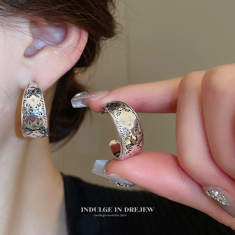 French Style Silver Pattern Stud Earrings 2025 New Arrival Best Selling Elegant Accessible Luxury Fancy Easiest for Match Earrings for Women