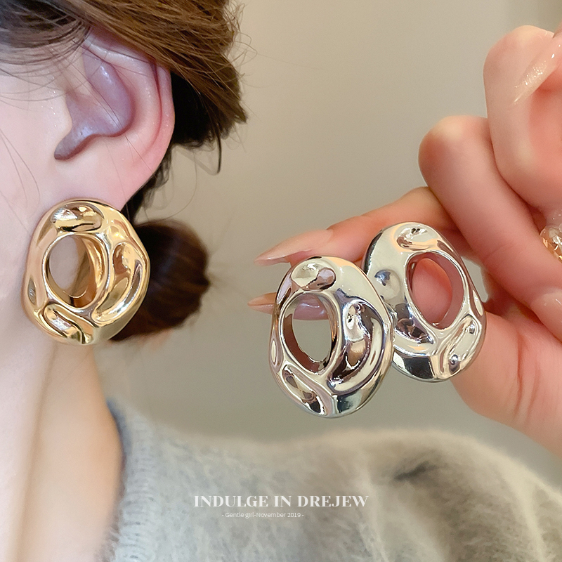 Fashion Metal Asymmetrical Circle Ear Studs Accessible Luxury Fancy Elegant Generous Earrings 2025 New Earrings Women