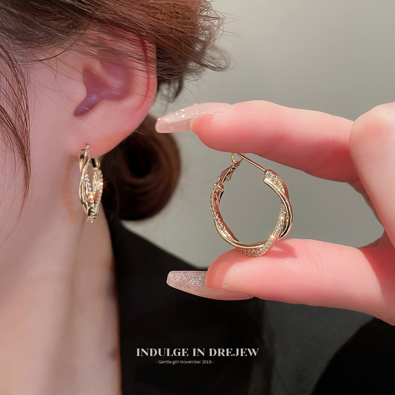 Gold round Ring Earrings Women's Niche Design Winding Classy Ear Studs Elegant Socialite Cold Style Metal Earrings